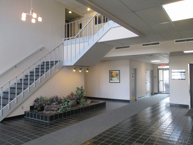 More Photos Of 1446 Reynolds Rd, Maumee Office For Lease