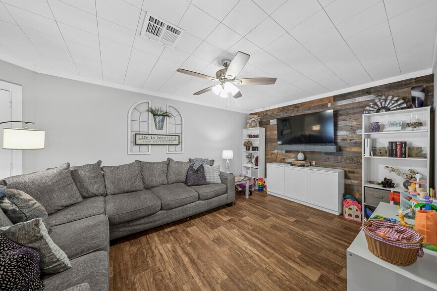 More Photos Of 3027 Poppy St, Needville Apartments For Sale
