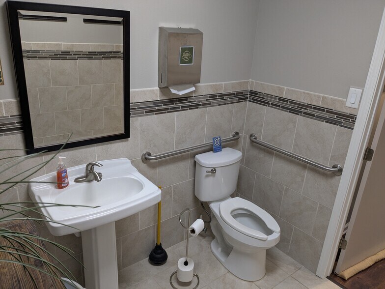 More Photos Of 12325 Scarsdale Blvd, Houston Medical For Lease