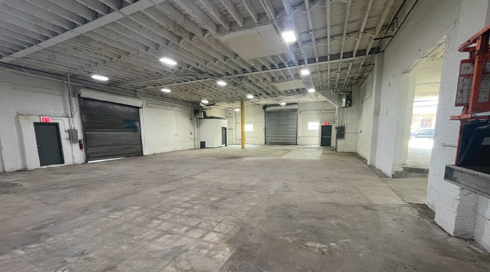More Photos Of 9-17 43rd Ave, Long Island City Industrial For Lease