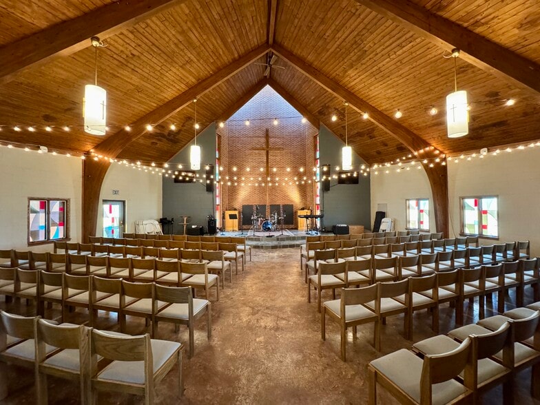 More Photos Of 2015 E Main St, Gas City Flex For Sale