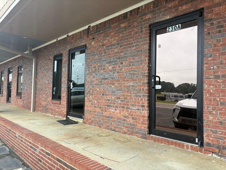 More Photos Of 230 N Hammond Dr, Monroe Storefront For Lease