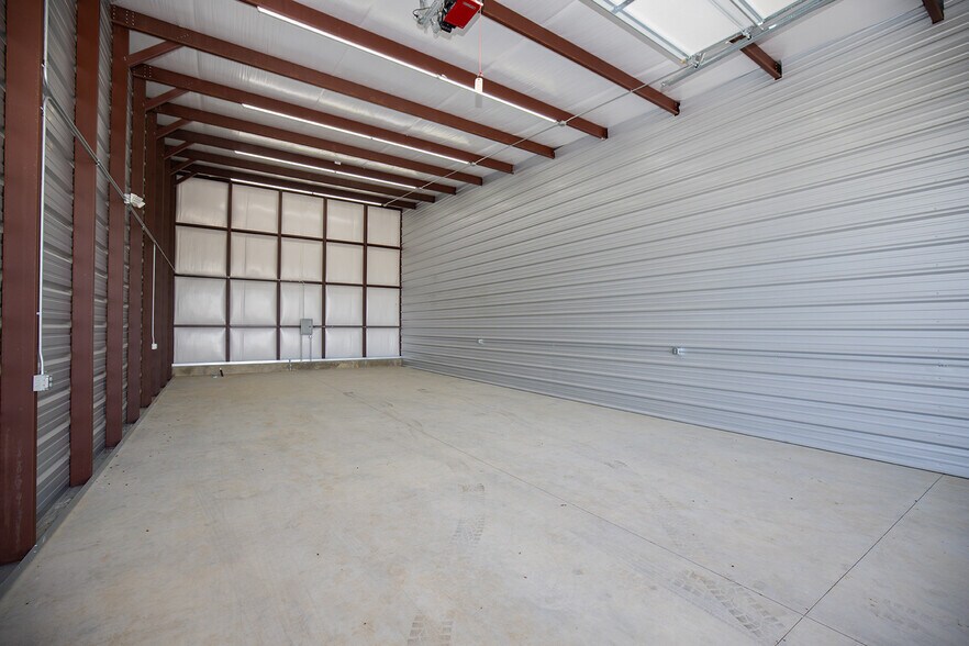 More Photos Of 1532 E Mason Dr, Kechi Self Storage For Sale