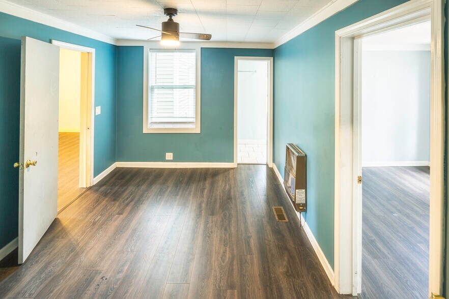 More Photos Of 290 E King Ave, Kingsland Office For Sale