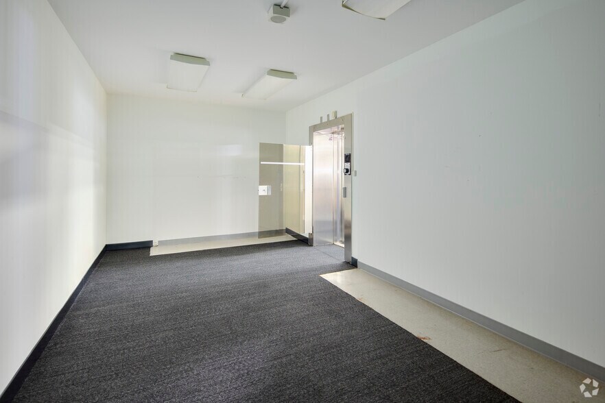 More Photos Of 1701 Financial Loop, Woodbridge Bank For Lease