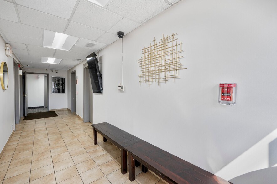 More Photos Of 2817 S Anthony Ln, Saint Anthony Office For Lease