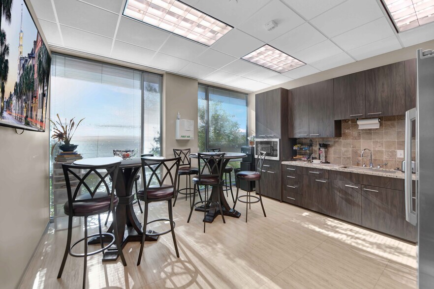 More Photos Of 681 Greens Pky, Houston Office For Lease