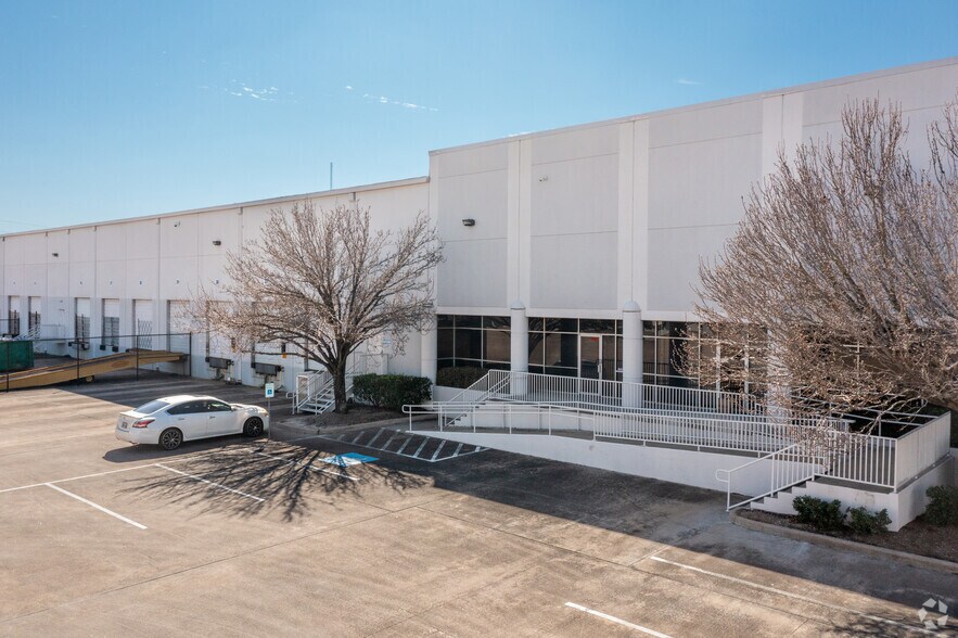 More Photos Of 3800 Brittmoore Rd, Houston Unknown For Lease