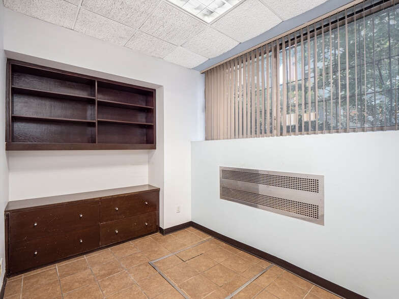 More Photos Of 30 W 60th St, New York Apartments For Lease