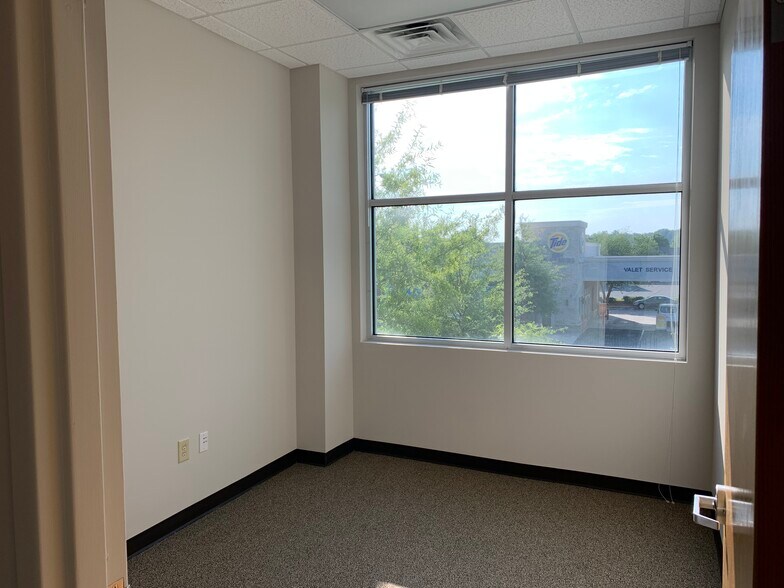 More Photos Of 2315 W Arbors Dr, Charlotte Medical For Lease
