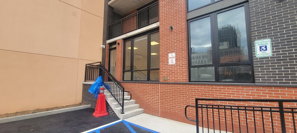 More Photos Of 2619 2nd St, Astoria Apartments For Lease