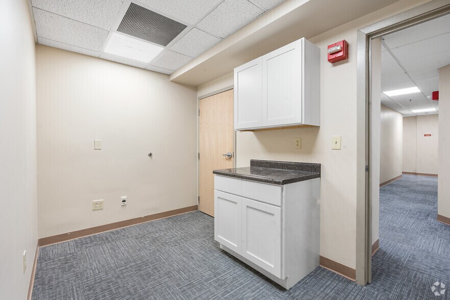 More Photos Of 609 W Johnson Ave, Cheshire Medical For Lease