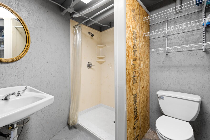 More Photos Of 3698 E Marshall Ave, Longview Warehouse For Lease