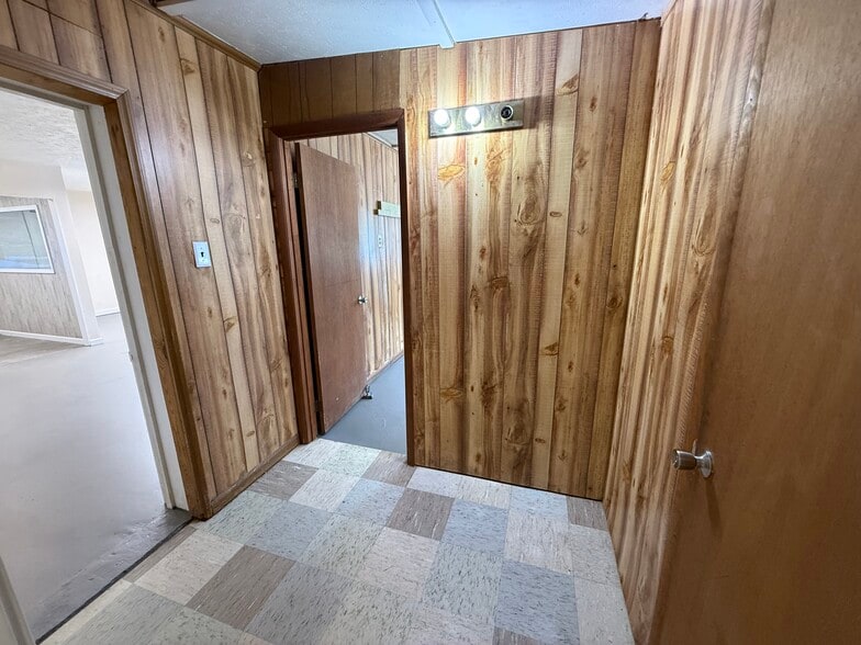 More Photos Of 1074 S Main St, Crossville Office Residential For Sale