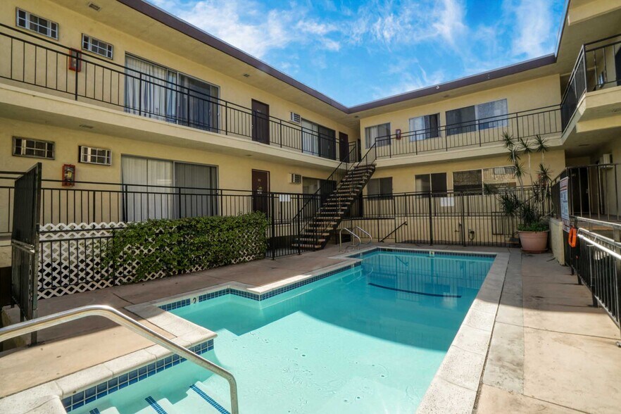 More Photos Of 15022 Vanowen St, Van Nuys Apartments For Sale