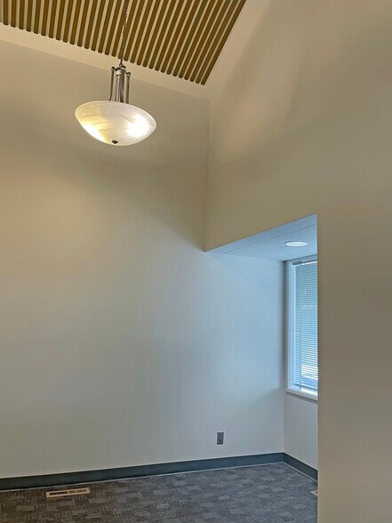 More Photos Of 940-948 NE 102nd Ave, Portland Medical For Sale