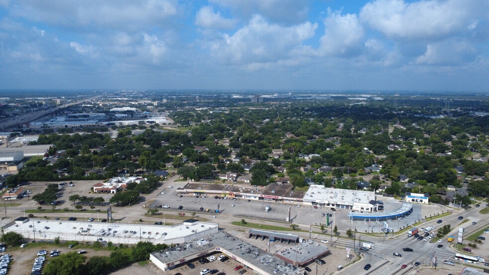 More Photos Of 11502 S Wilcrest Dr, Houston Storefront For Lease