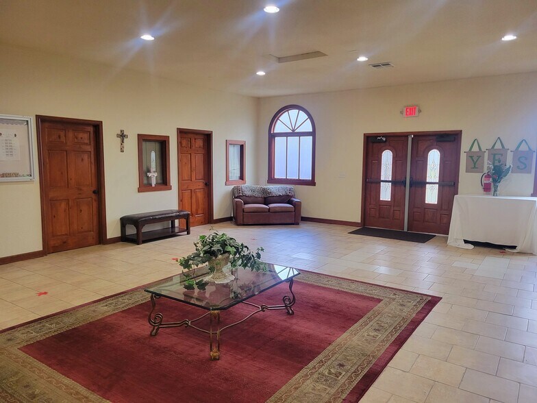 More Photos Of 7714 Douglas St W, University Place Garden Center For Sale