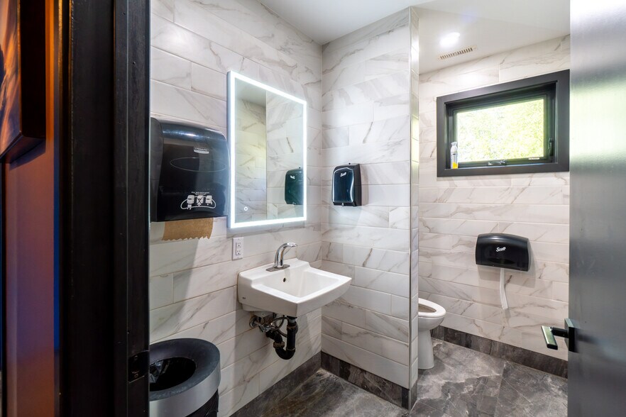 More Photos Of 00 Indcum Rd, Navan Showroom For Sale