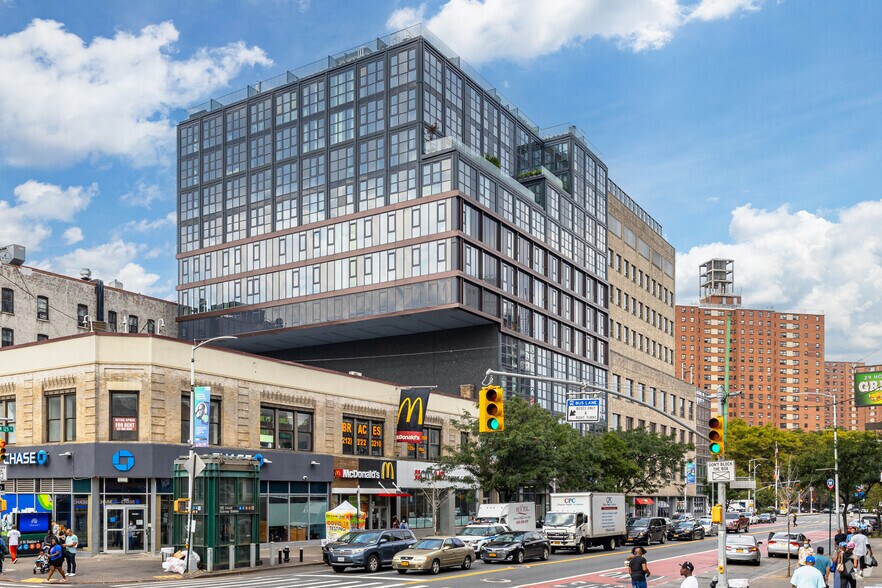 More Photos Of 11 Hancock Plz, New York Apartments For Lease