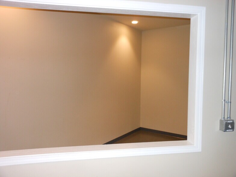 More Photos Of 643 Massachusetts Ave, Indianapolis Storefront For Lease