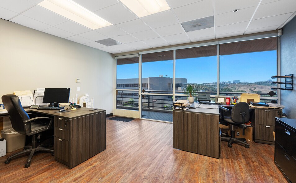 More Photos Of 5850 Oberlin Dr, San Diego Office For Sale