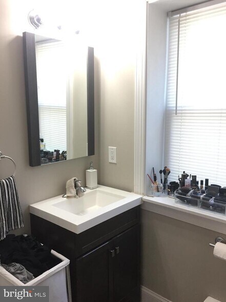 More Photos Of 747 S 2nd St, Philadelphia Apartments For Sale