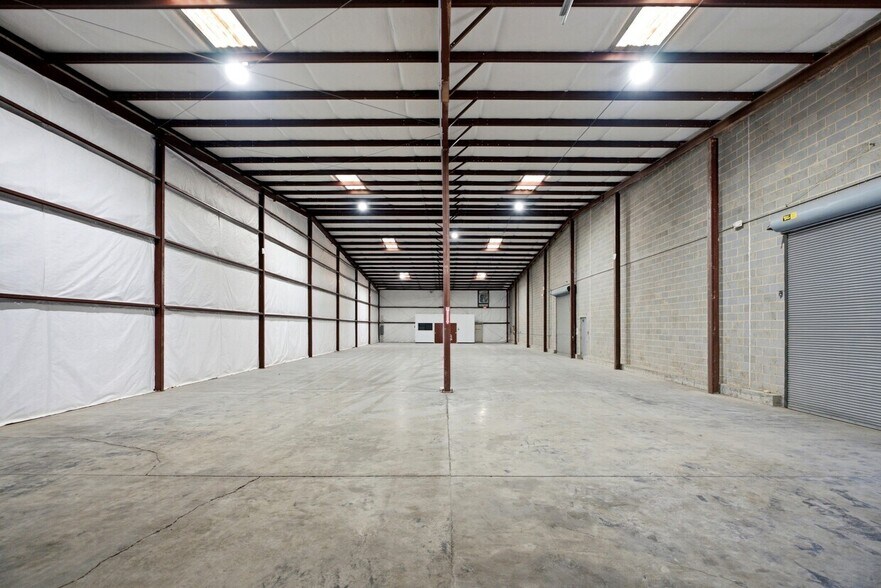 More Photos Of 1216-1228 United Dr, Raleigh Warehouse For Lease