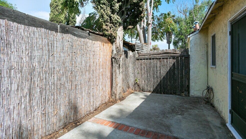 More Photos Of 202 N Florence St, Burbank Multifamily For Sale