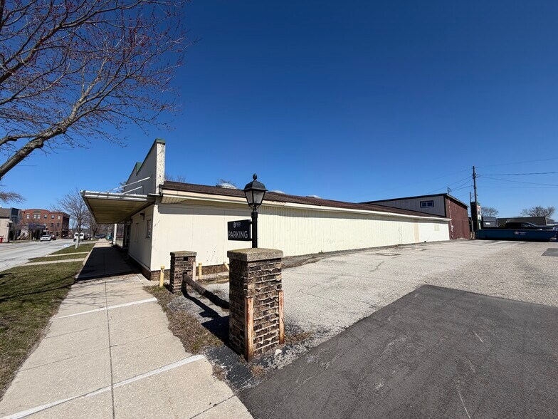 More Photos Of 87 Division St, Manistee Freestanding For Sale