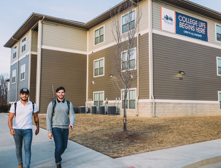 More Photos Of 820 Elm St, Godfrey Apartments For Sale