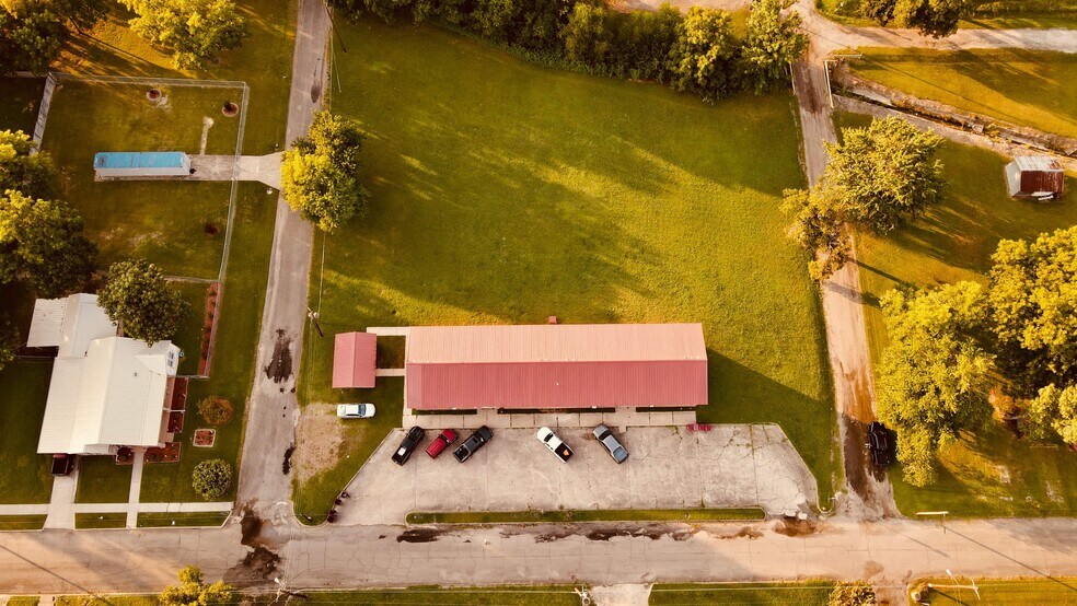 More Photos Of 800 W Washington St, Clarksville Apartments For Sale