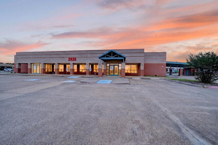 More Photos Of 2920 Motley Dr, Mesquite Medical For Lease