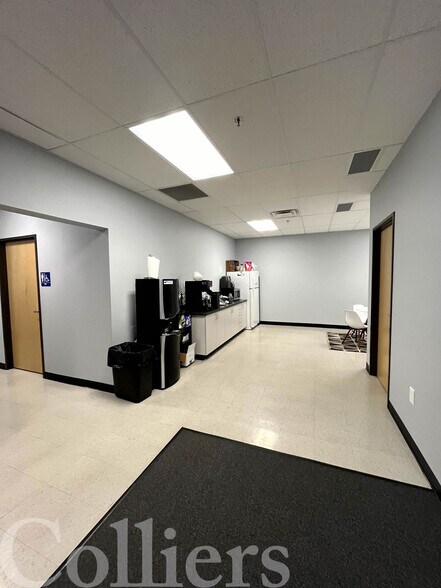 More Photos Of 600 N Steelhead Way, Boise Showroom For Sale