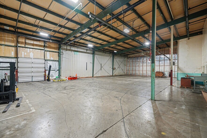 More Photos Of 49 S 2nd St, New Vienna Manufacturing For Lease