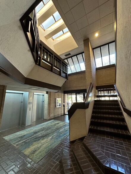 More Photos Of 375 Municipal Dr, Richardson Office For Sale