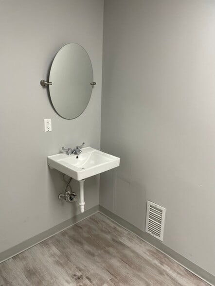 More Photos Of 189 Main Rd, Riverhead Medical For Lease