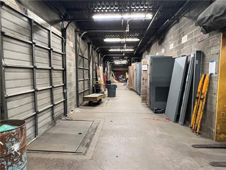 More Photos Of 1020-1060 Saw Mill Run Blvd W, Pittsburgh Warehouse For Lease