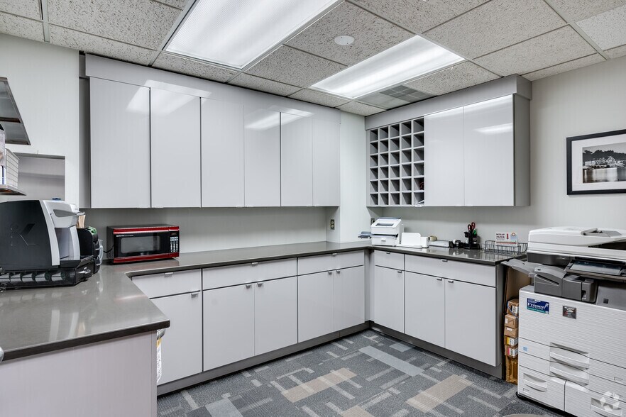 More Photos Of 1511 Walnut St, Philadelphia Office For Lease