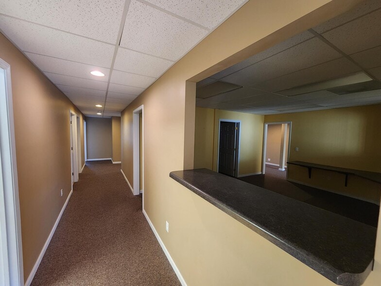 More Photos Of 4501 W Deyoung St, Marion Medical For Lease