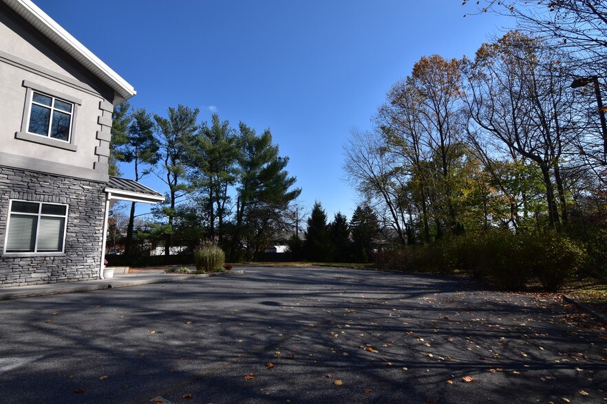 More Photos Of 5560 Kirkwood Hwy, Wilmington Office For Sale