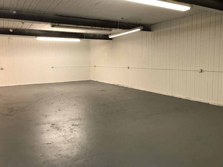 More Photos Of 681 Main St, Belleville Warehouse For Lease