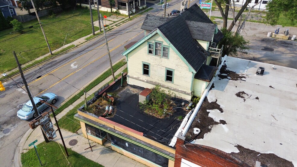 More Photos Of 801 Ml King Ave, Flint Storefront Retail Residential For Sale