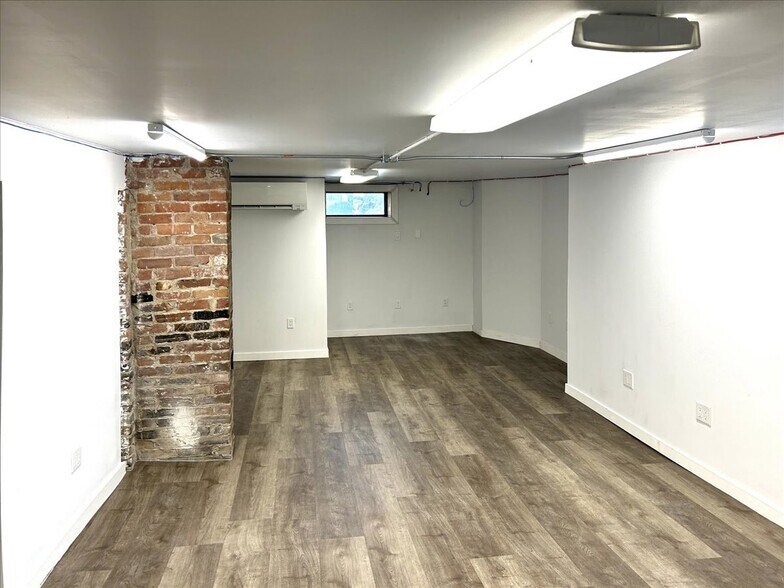 More Photos Of 18 Worsley St, Barrie Storefront Retail Residential For Sale
