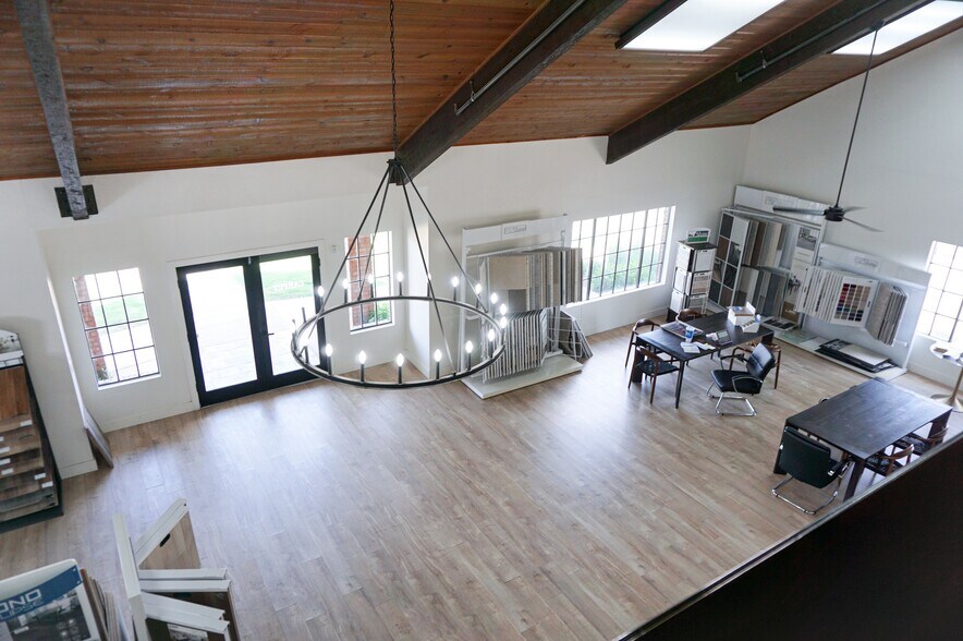 More Photos Of 1455 E University Dr, Mesa Showroom For Sale