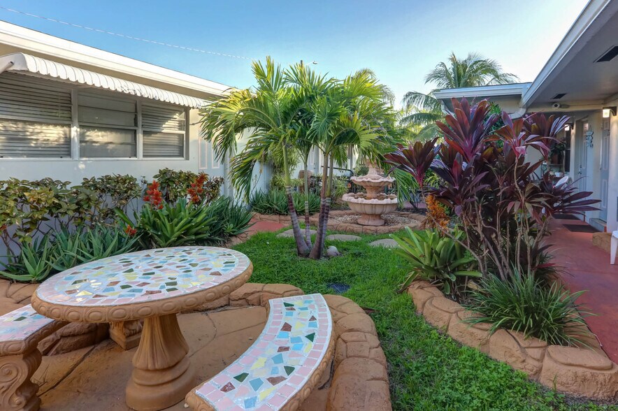 More Photos Of 1419 S Federal Hwy, Hollywood Hotel For Sale