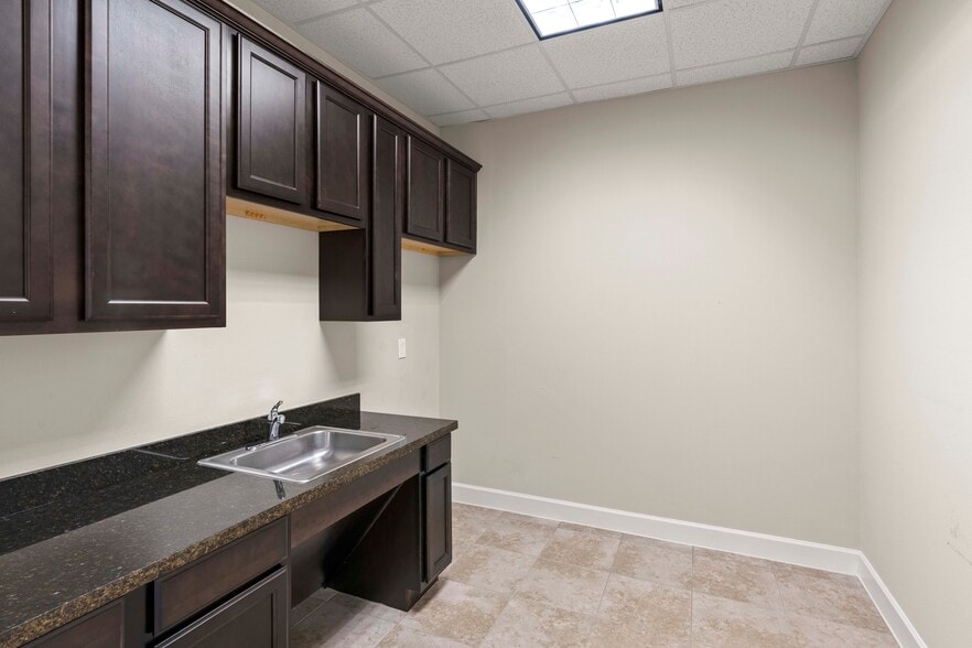 More Photos Of 440 Cobia Dr, Katy Office For Lease