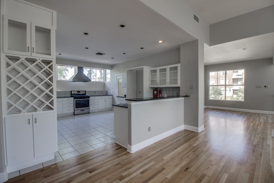More Photos Of 4235 Cedar Springs Rd, Dallas Office For Sale