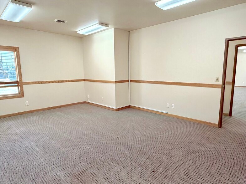 More Photos Of 120 Cole Ave, Pinedale Office For Sale