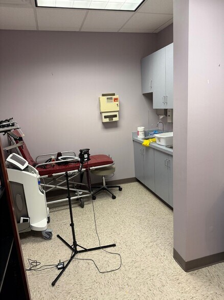 More Photos Of 120 Simsbury Rd, Avon Medical For Lease